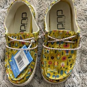 Hey dudes kids size 9.  New